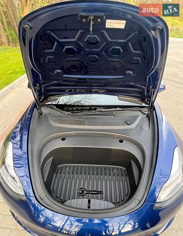 Седан Tesla Model 3 2022 в Львове
