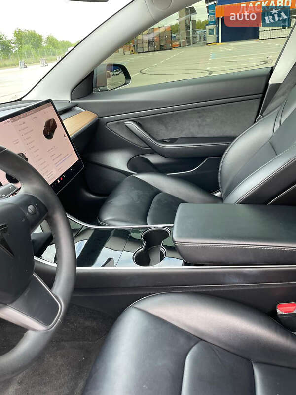 Седан Tesla Model 3 2020 в Запоріжжі