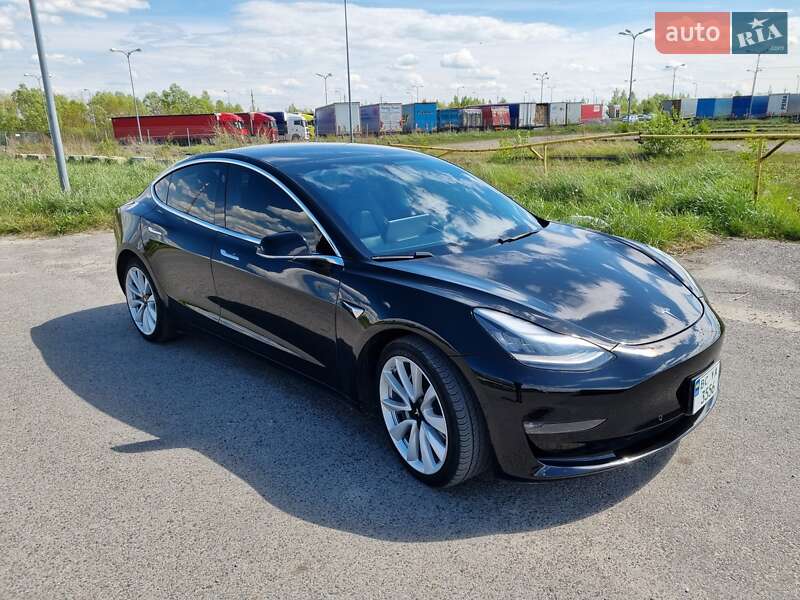 Седан Tesla Model 3 2019 в 