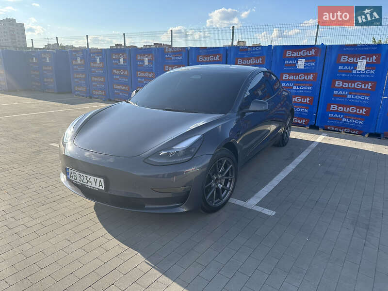 Tesla Model 3 2022