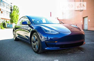 Седан Tesla Model 3 2022 в Киеве