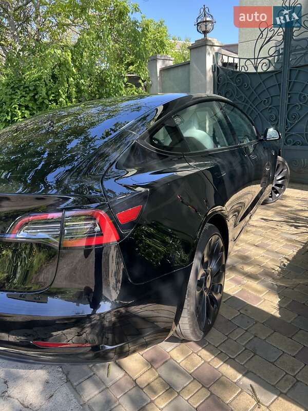 Седан Tesla Model 3 2023 в Одессе