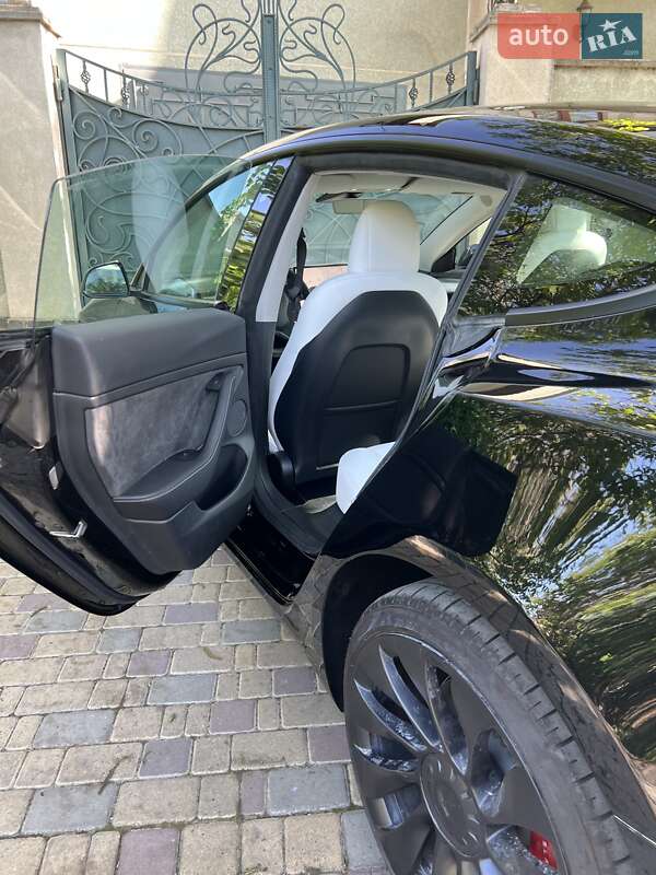 Седан Tesla Model 3 2023 в Одессе