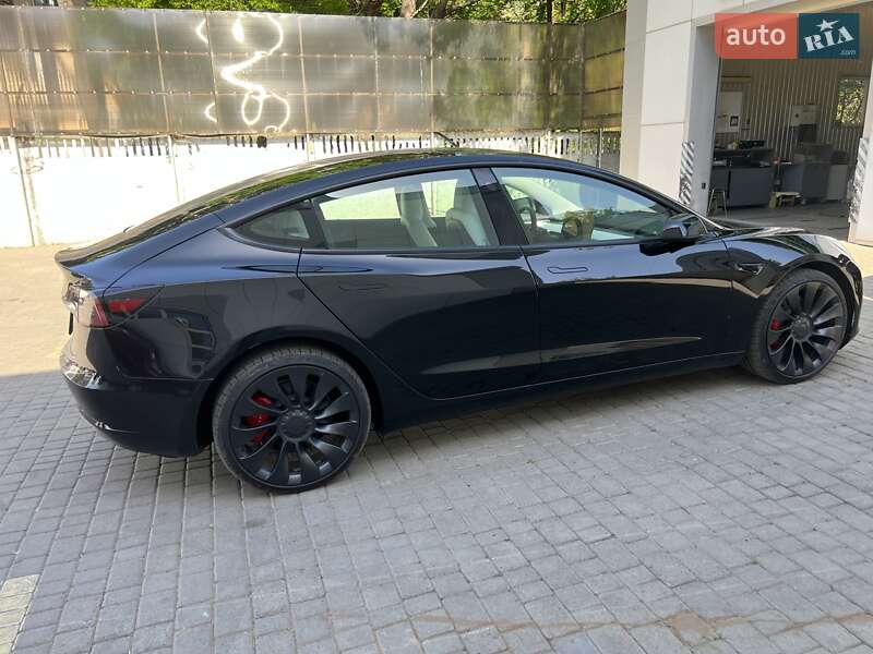 Седан Tesla Model 3 2023 в Одессе