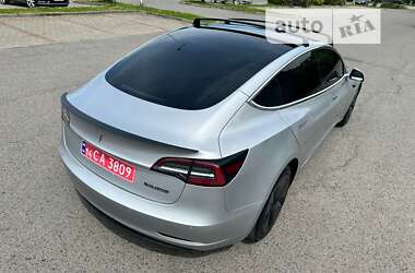 Седан Tesla Model 3 2018 в Ужгороді