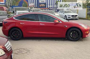 Седан Tesla Model 3 2020 в Львове