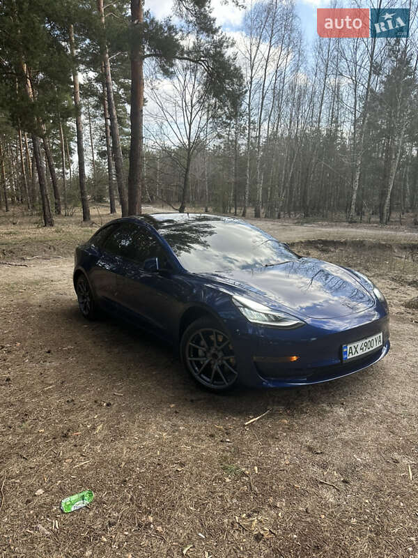 Седан Tesla Model 3 2020 в Киеве
