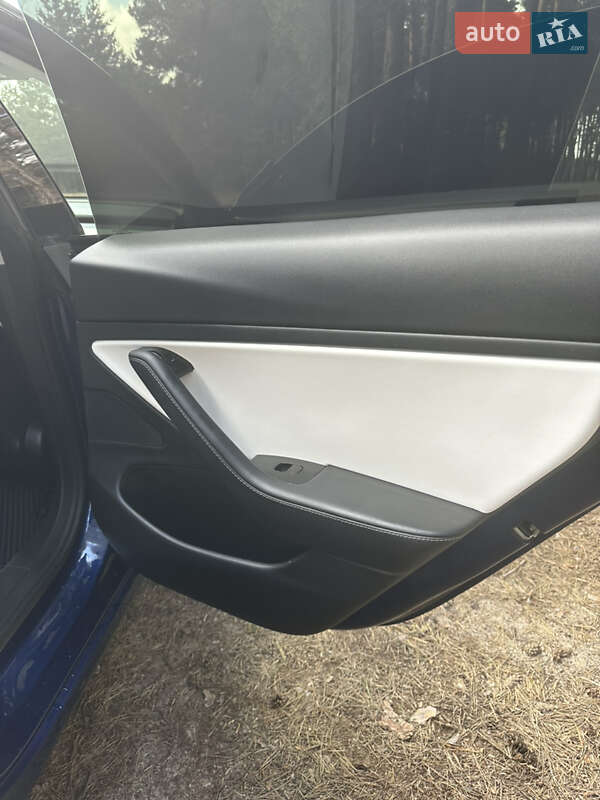 Седан Tesla Model 3 2020 в Киеве
