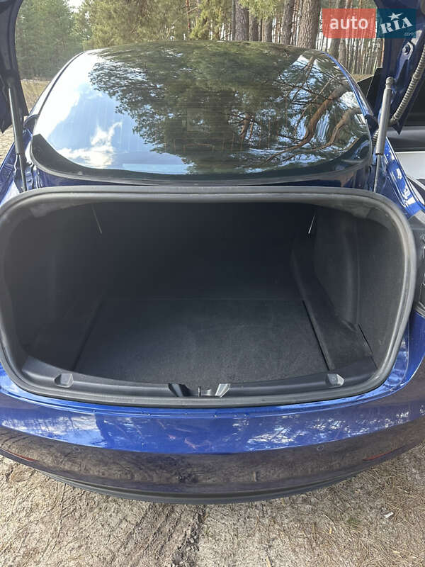 Седан Tesla Model 3 2020 в Киеве