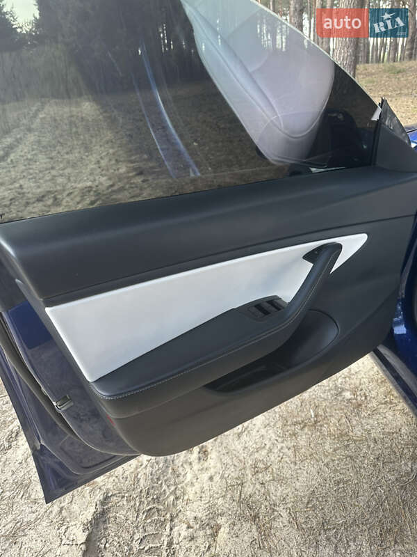 Седан Tesla Model 3 2020 в Киеве