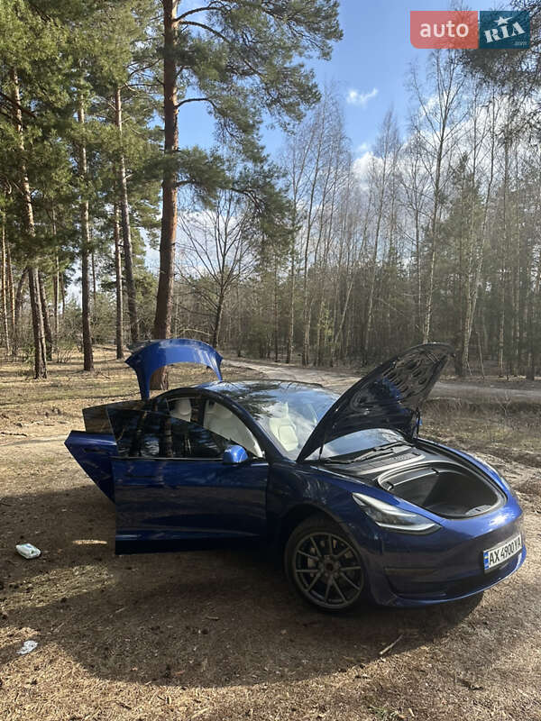 Седан Tesla Model 3 2020 в Киеве
