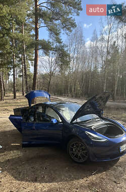 Седан Tesla Model 3 2020 в 