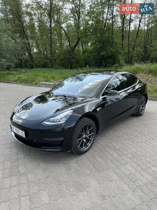 Седан Tesla Model 3 2019 в Львове