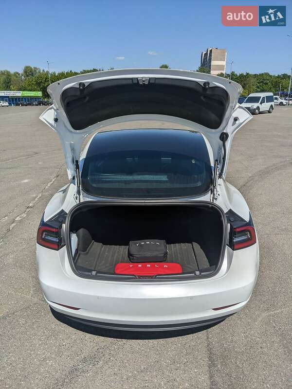 Седан Tesla Model 3 2019 в Киеве