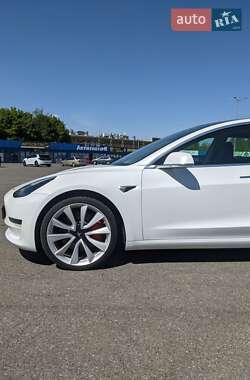 Седан Tesla Model 3 2019 в Киеве