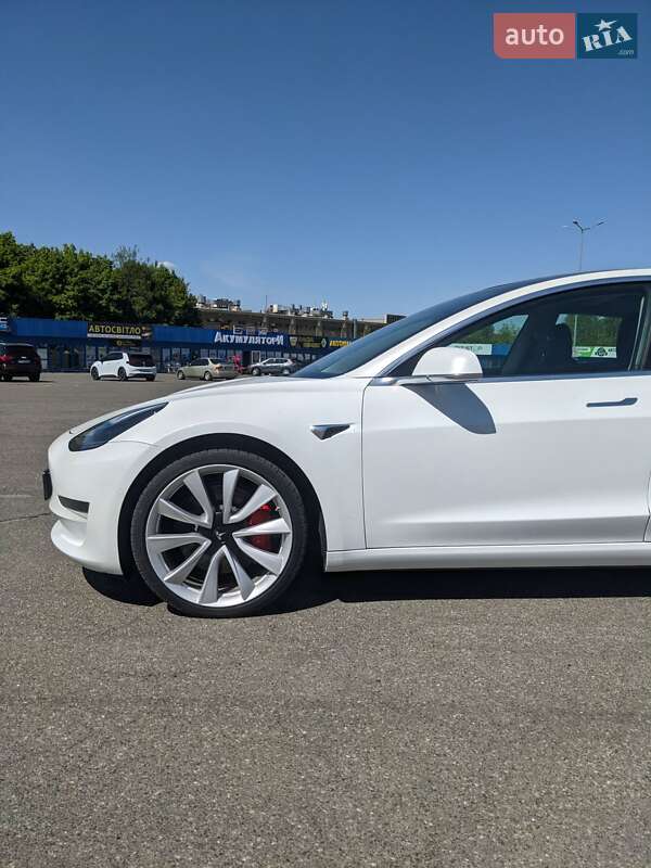 Седан Tesla Model 3 2019 в Киеве