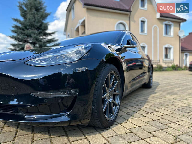 Седан Tesla Model 3 2019 в Рівному