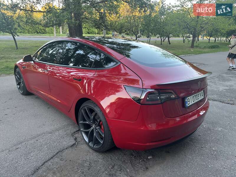 Седан Tesla Model 3 2021 в Полтаві