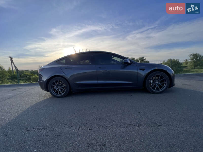 Седан Tesla Model 3 2018 в Києві