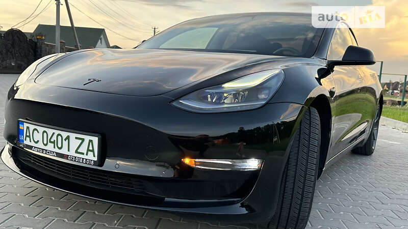 Седан Tesla Model 3 2021 в Луцьку