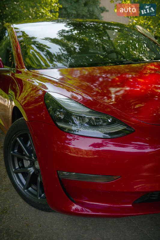 Седан Tesla Model 3 2018 в Львове