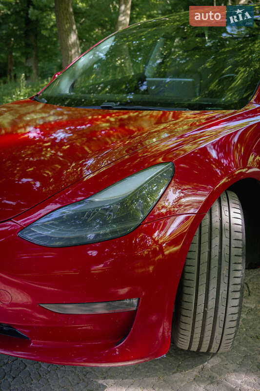 Седан Tesla Model 3 2018 в Львове