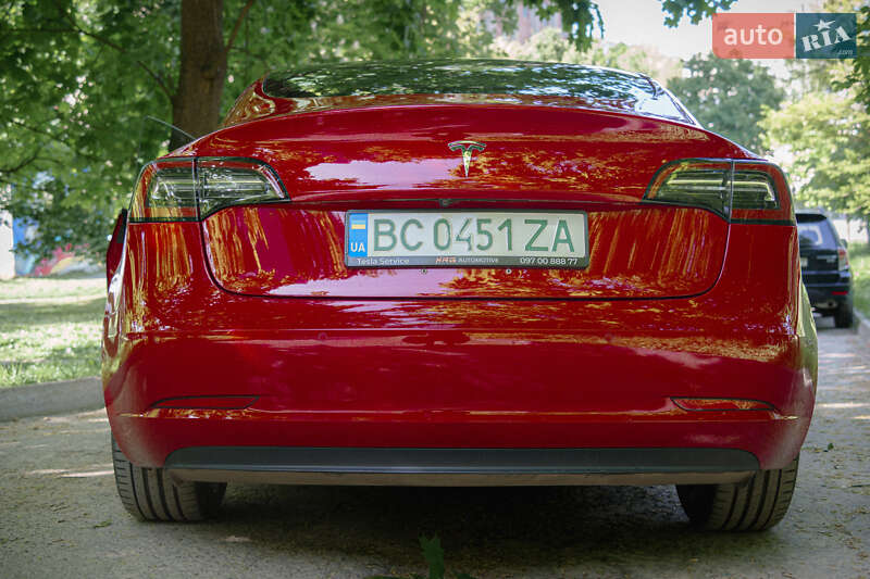 Седан Tesla Model 3 2018 в Львове