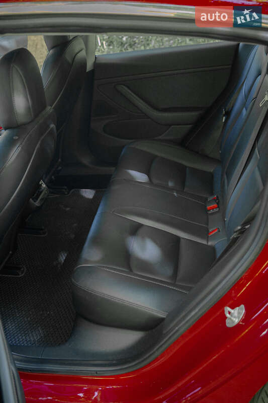 Седан Tesla Model 3 2018 в Львові фото 30 Седан Tesla Model 3 2018 в Львові