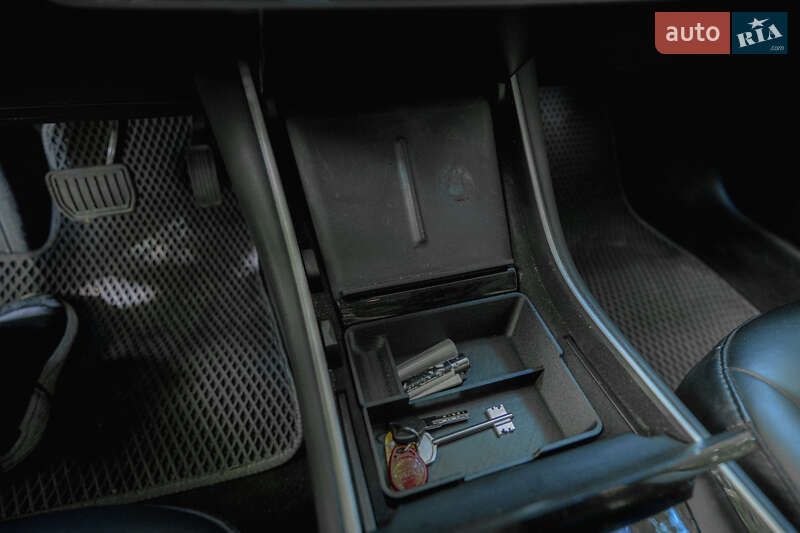 Седан Tesla Model 3 2018 в Львове