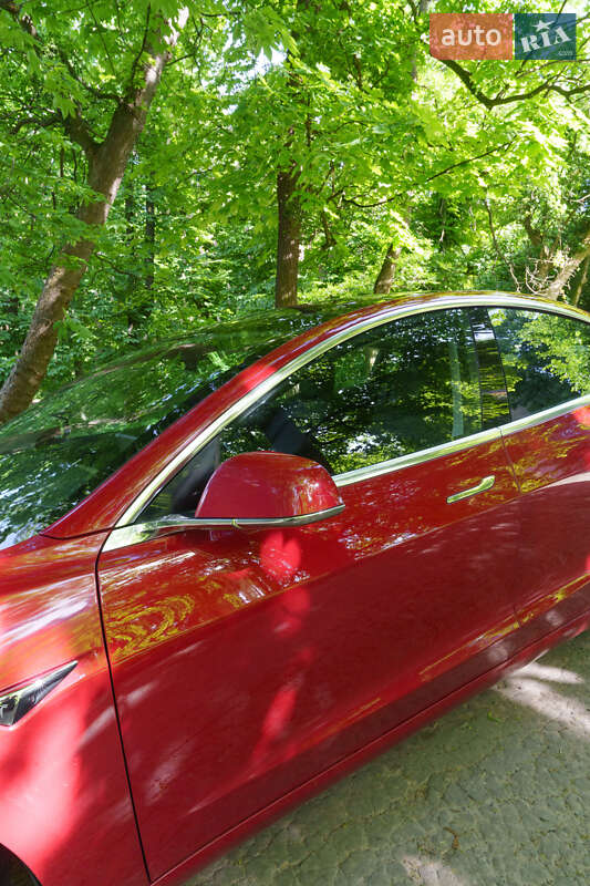 Седан Tesla Model 3 2018 в Львове