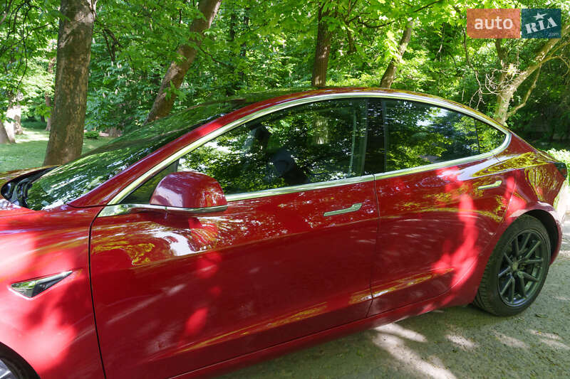 Седан Tesla Model 3 2018 в Львове