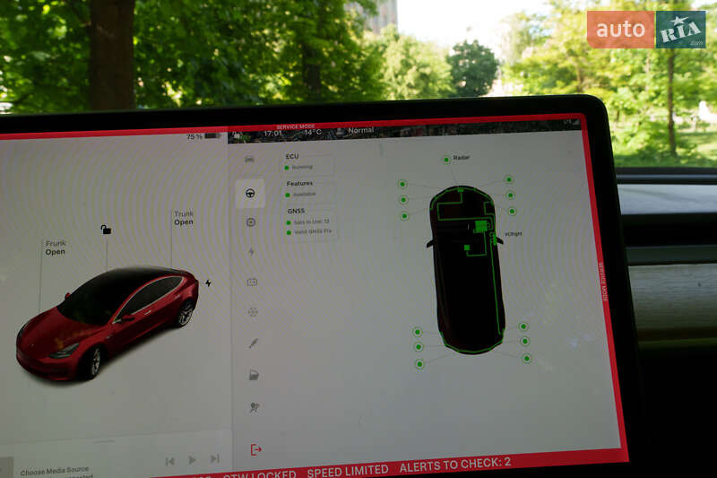 Седан Tesla Model 3 2018 в Львове