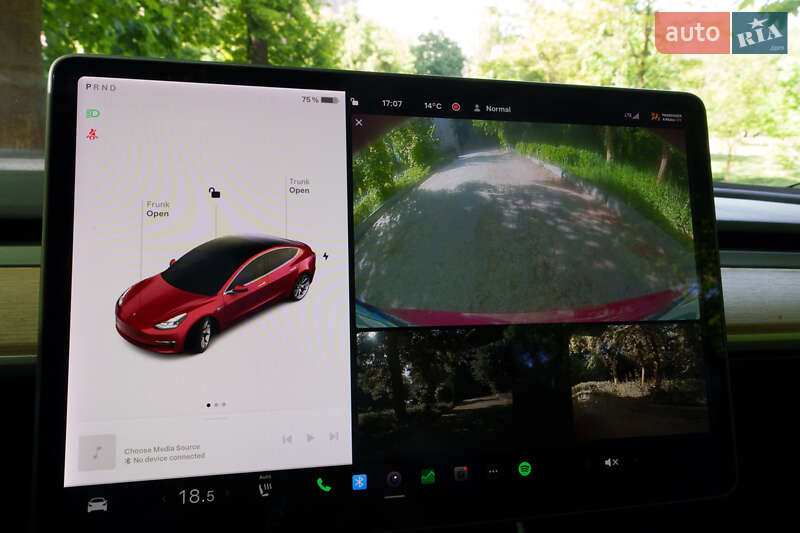 Седан Tesla Model 3 2018 в Львове