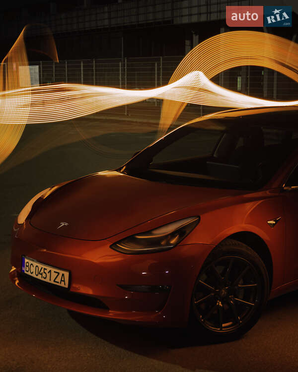 Седан Tesla Model 3 2018 в Львове