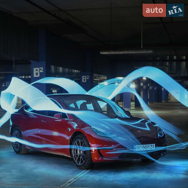 Седан Tesla Model 3 2018 в Львове