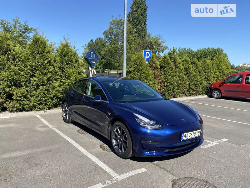 Седан Tesla Model 3 2019 в Киеве