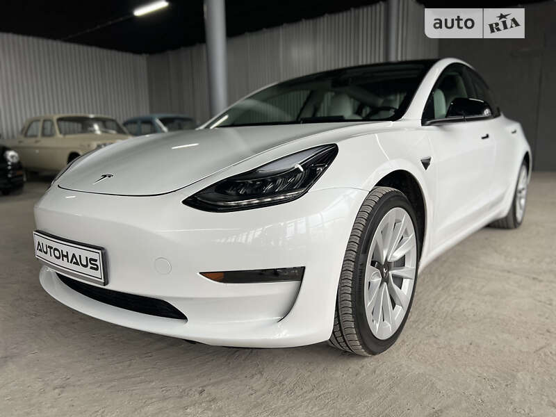 Седан Tesla Model 3 2022 в Житомире