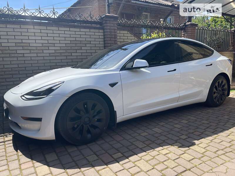 Седан Tesla Model 3 2021 в Кривом Роге