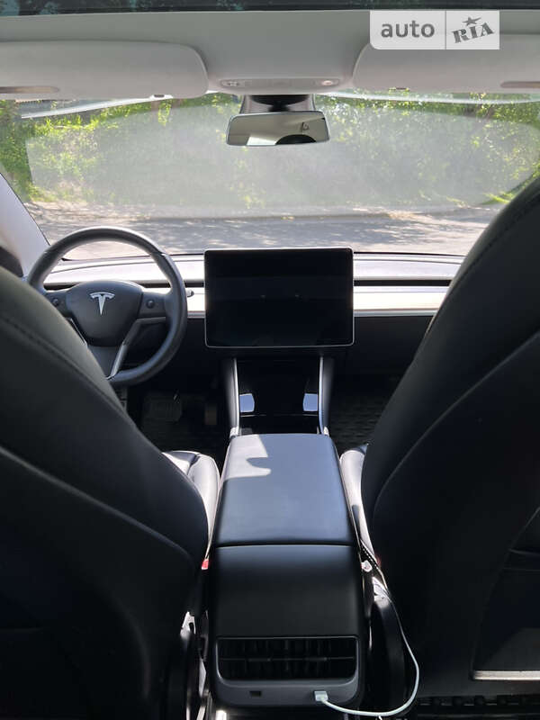 Седан Tesla Model 3 2019 в Києві