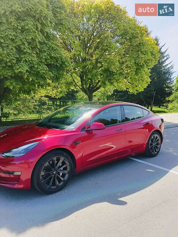 Седан Tesla Model 3 2022 в Рівному