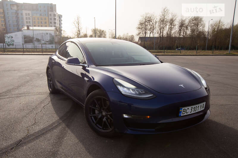 Седан Tesla Model 3 2018 в Львове