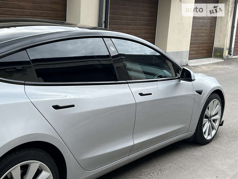 Седан Tesla Model 3 2018 в Виннице