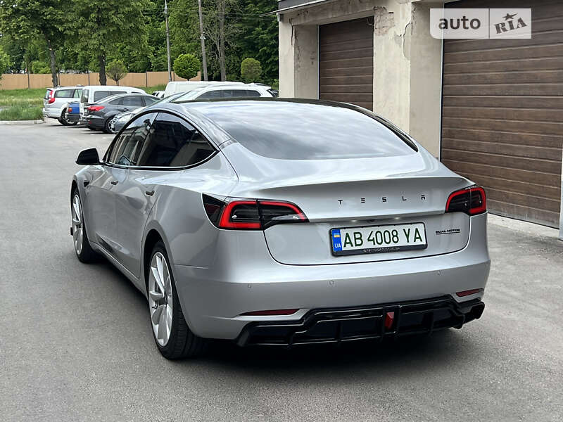 Седан Tesla Model 3 2018 в Виннице