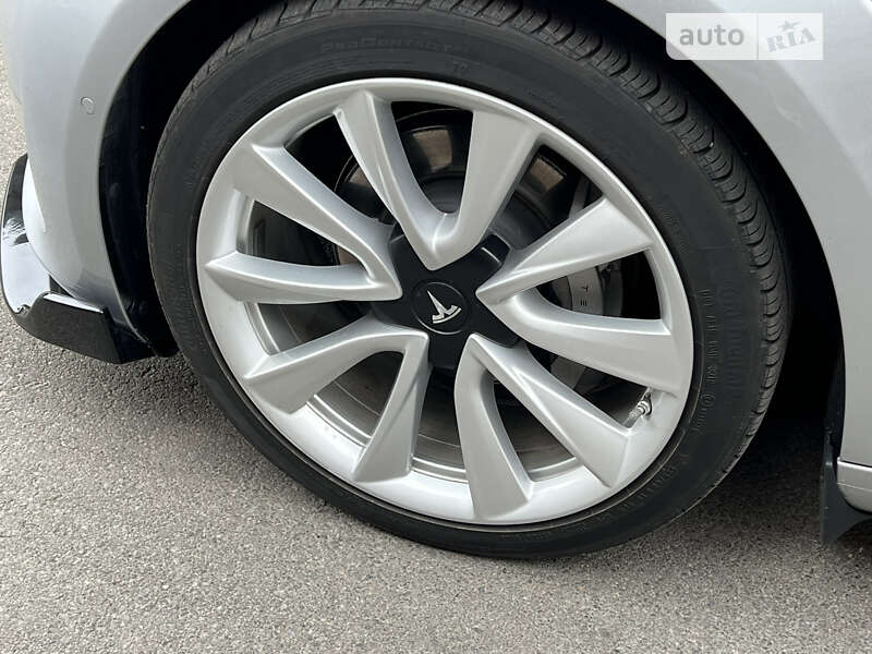 Седан Tesla Model 3 2018 в Виннице