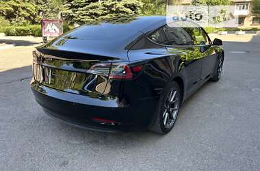 Седан Tesla Model 3 2021 в Кам'янському
