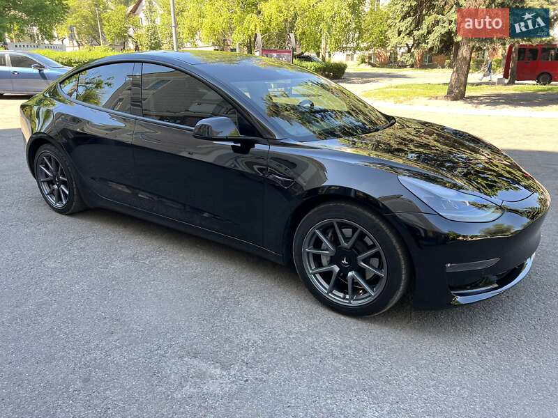 Седан Tesla Model 3 2021 в Кам'янському