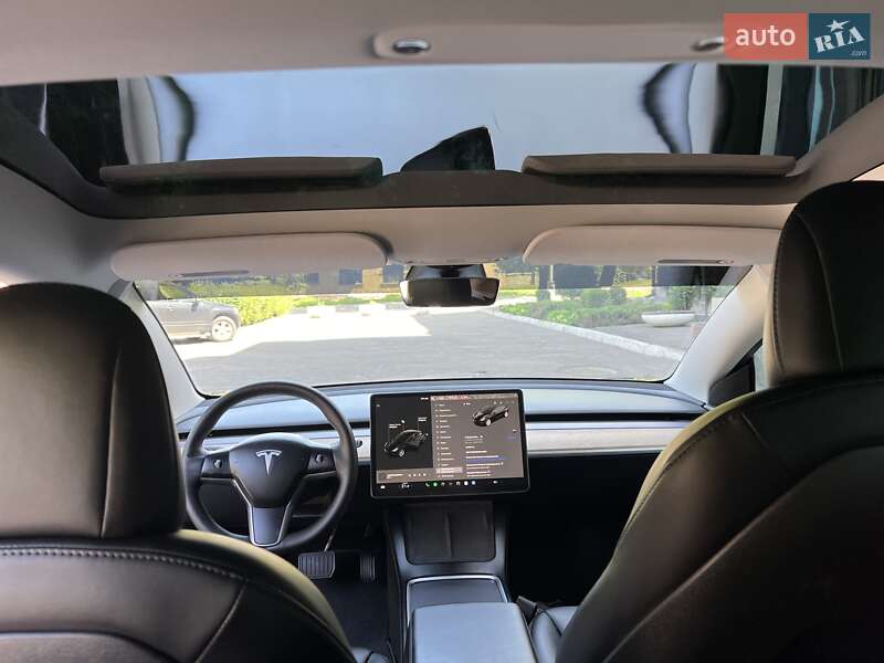 Седан Tesla Model 3 2021 в Кам'янському