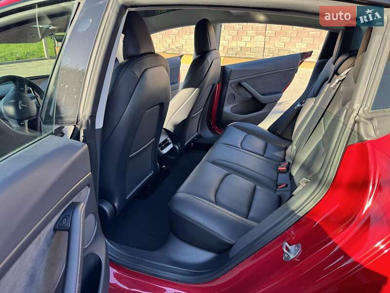 Седан Tesla Model 3 2022 в Рівному
