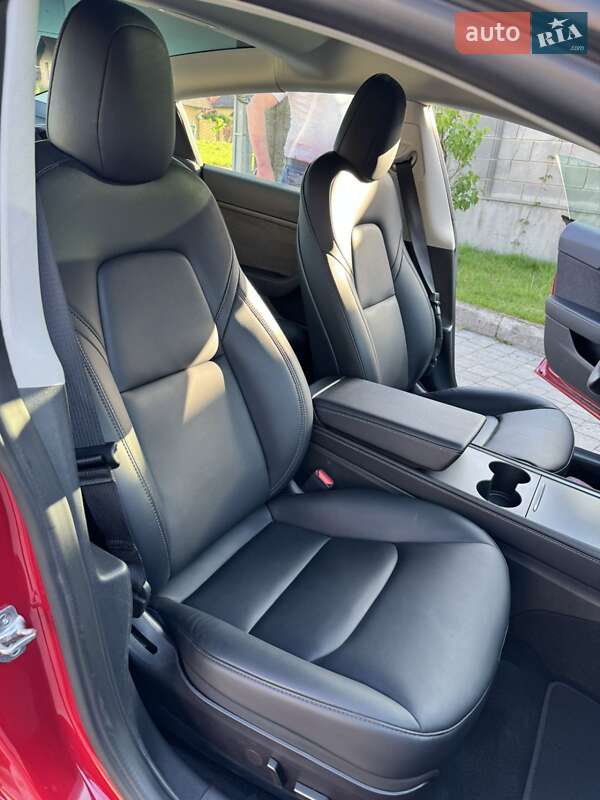 Седан Tesla Model 3 2022 в Рівному