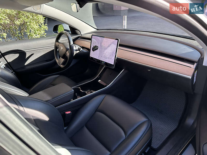 Седан Tesla Model 3 2019 в Києві